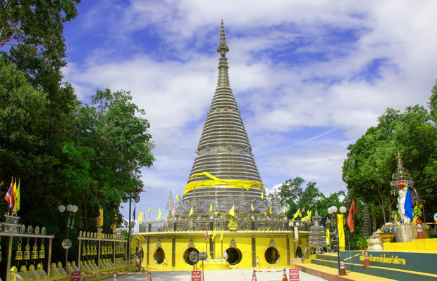Phra Maha Chedi Tripob Trimongkol in Thailand