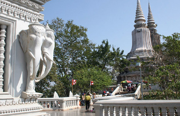 Wat Phnom Thom Mond in Cambodia
