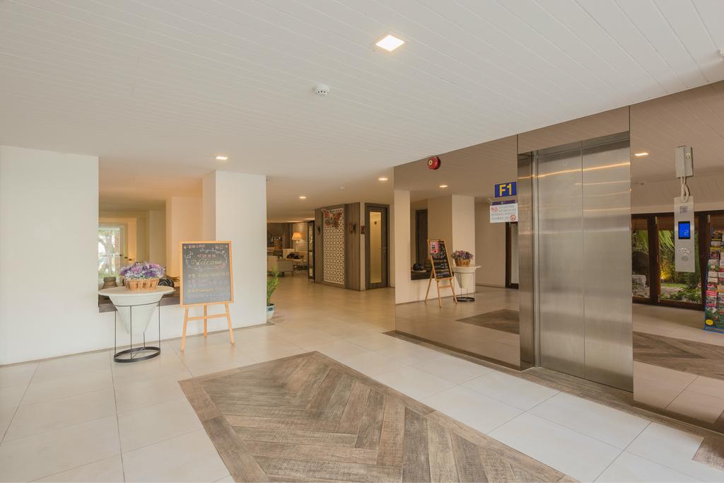 Riverside Floral Inn