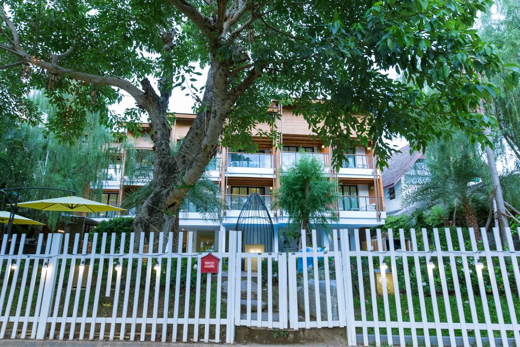 Riverside Floral Inn