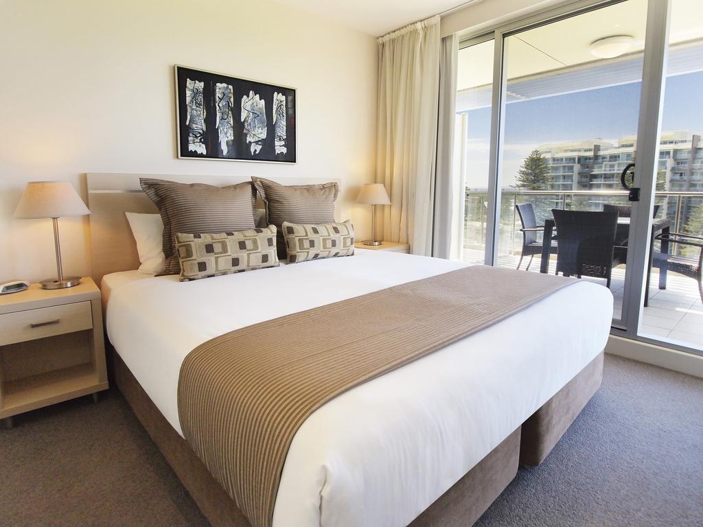 Oaks Glenelg Plaza Pier Suites