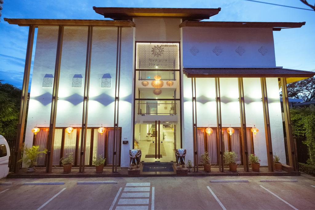 Riverside Floral Inn