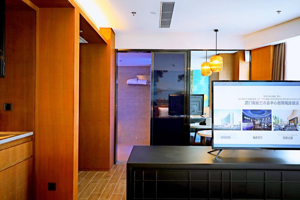 Hisilk Artwork Center Fliport Coso Hotel