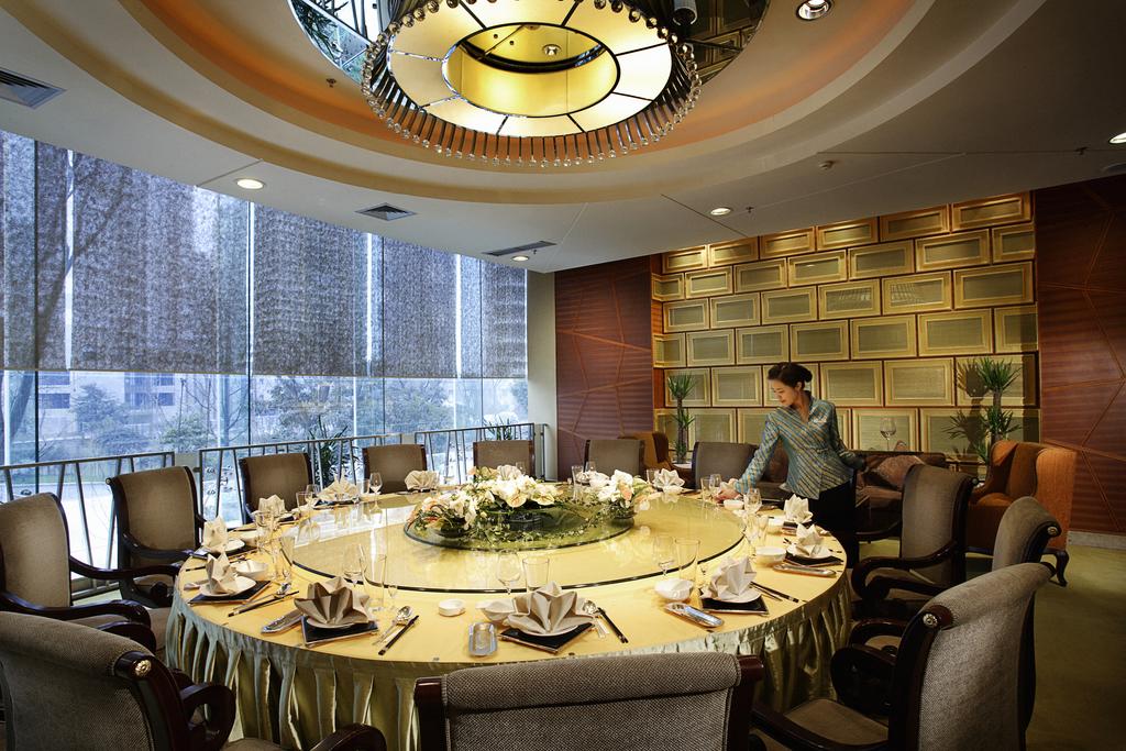 Holiday Inn Chengdu Century City West