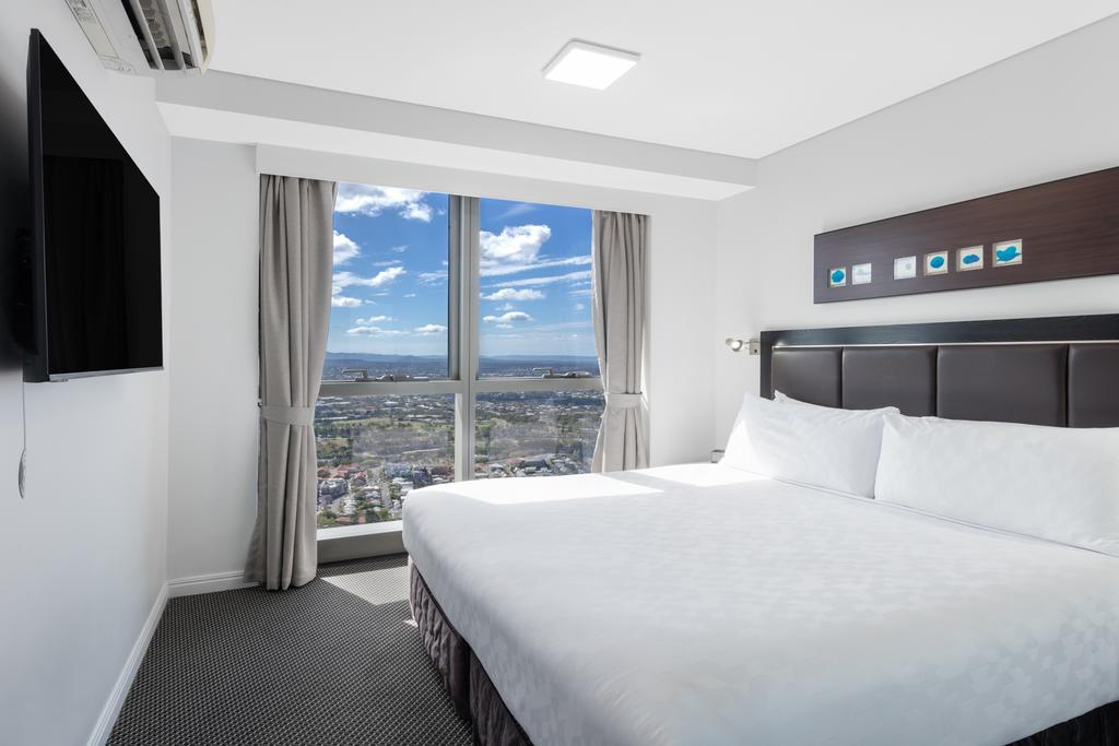 Meriton Suites Adelaide Street