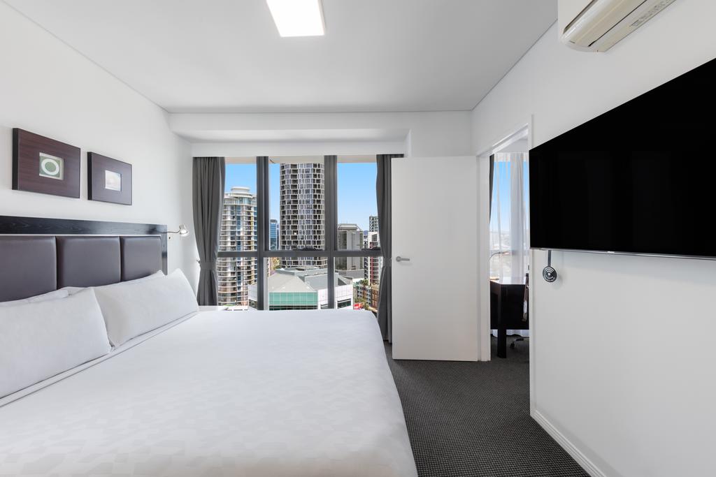 Meriton Suites Adelaide Street