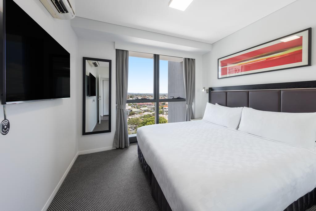 Meriton Suites Adelaide Street