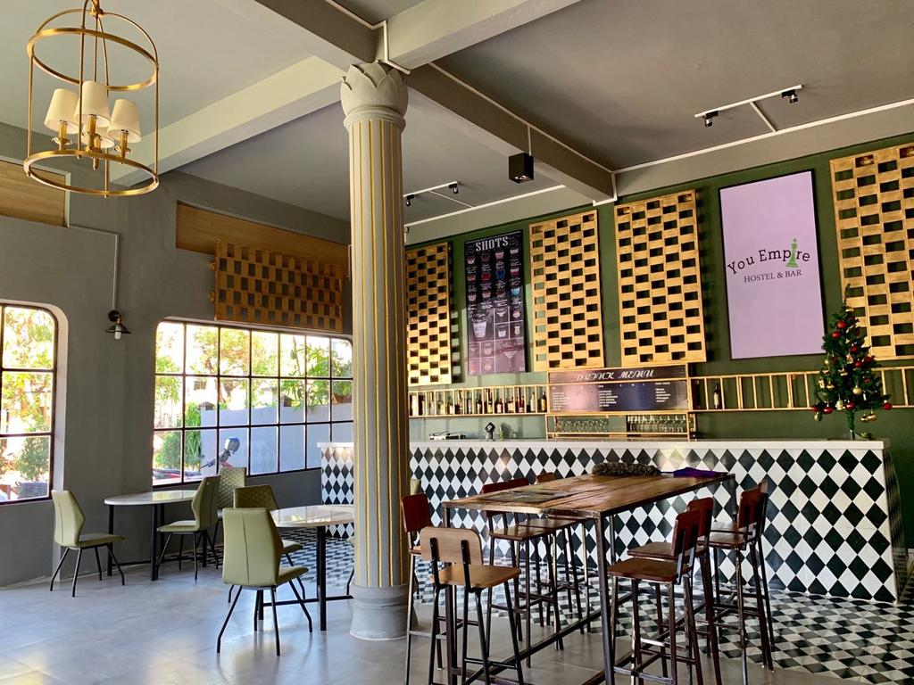 You Empire Hostel & Bar