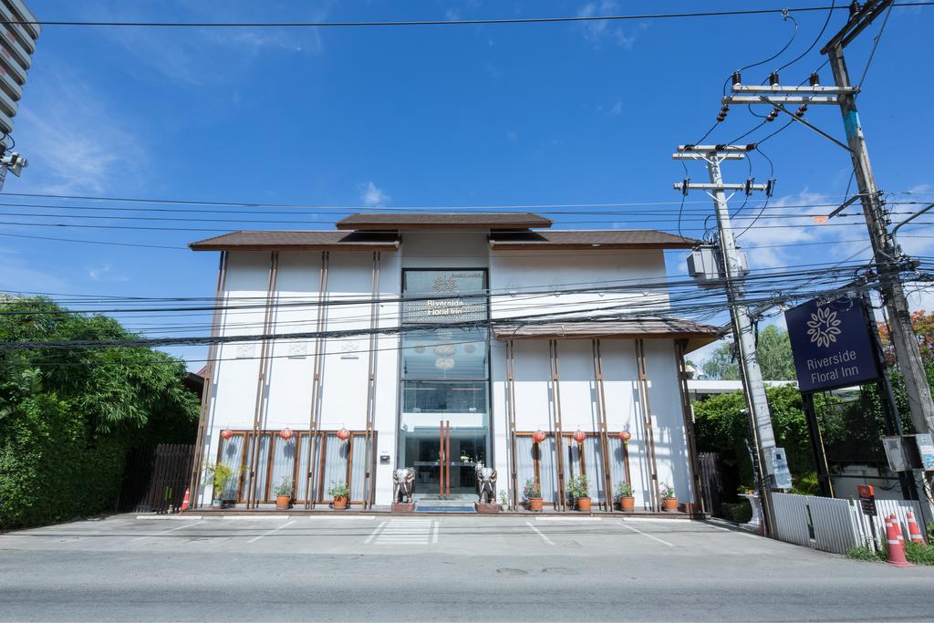 Riverside Floral Inn