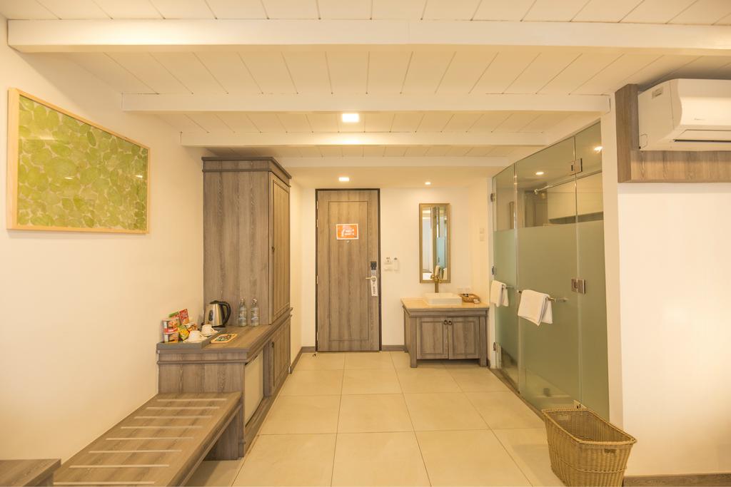 Riverside Floral Inn