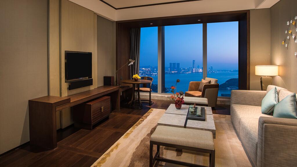 HUALUXE Xiamen Haicang - IHG