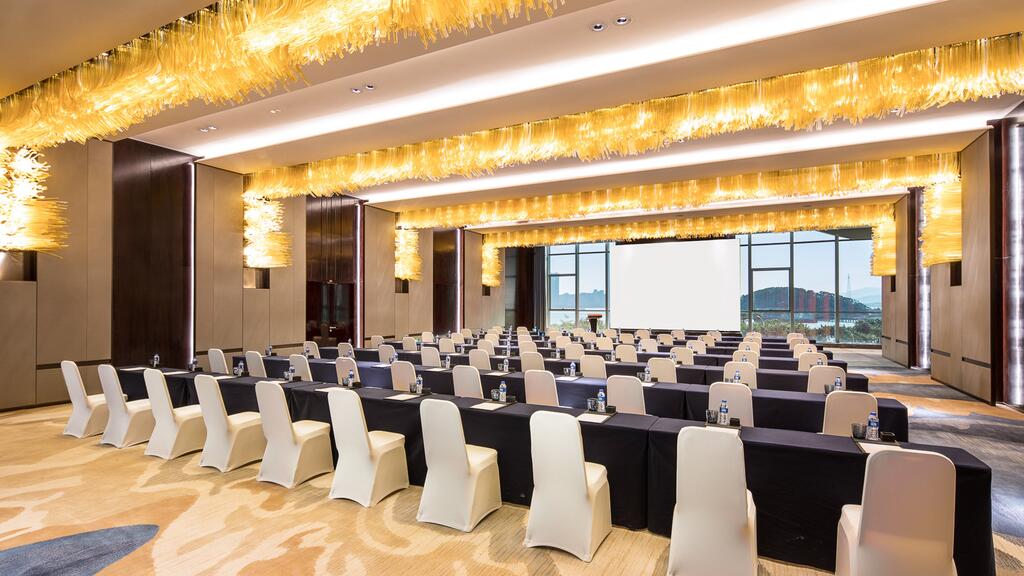 HUALUXE Xiamen Haicang - IHG