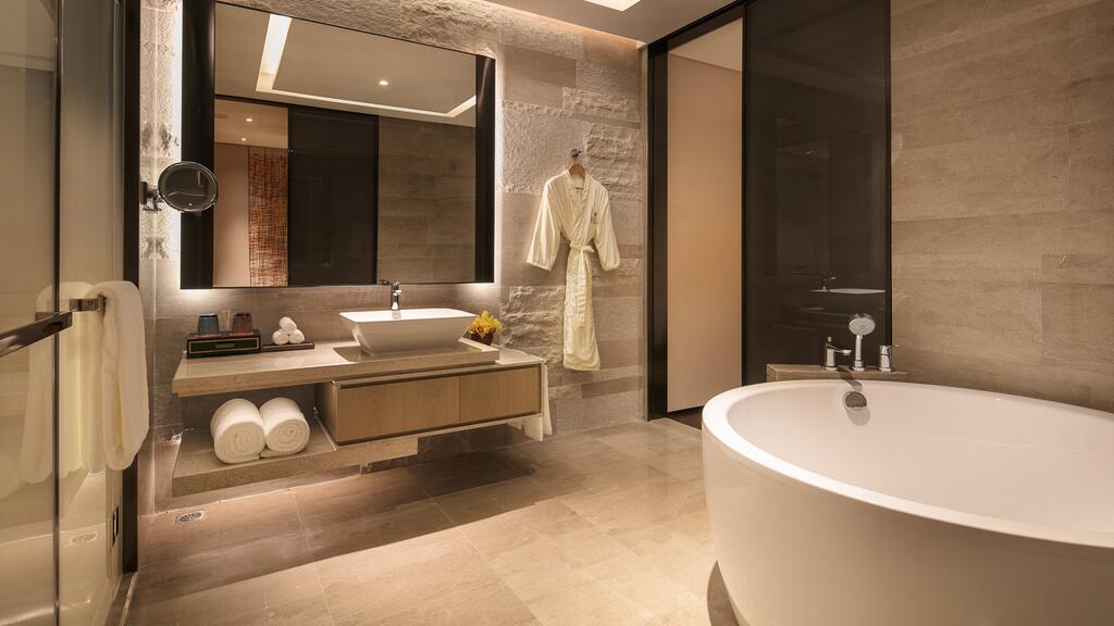 HUALUXE Xiamen Haicang - IHG