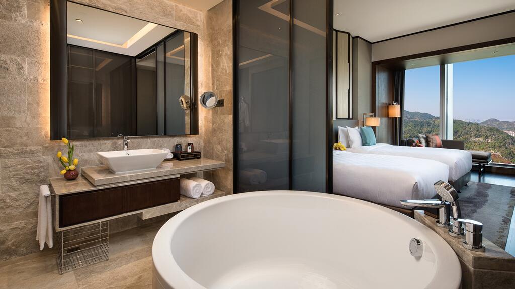 HUALUXE Xiamen Haicang - IHG