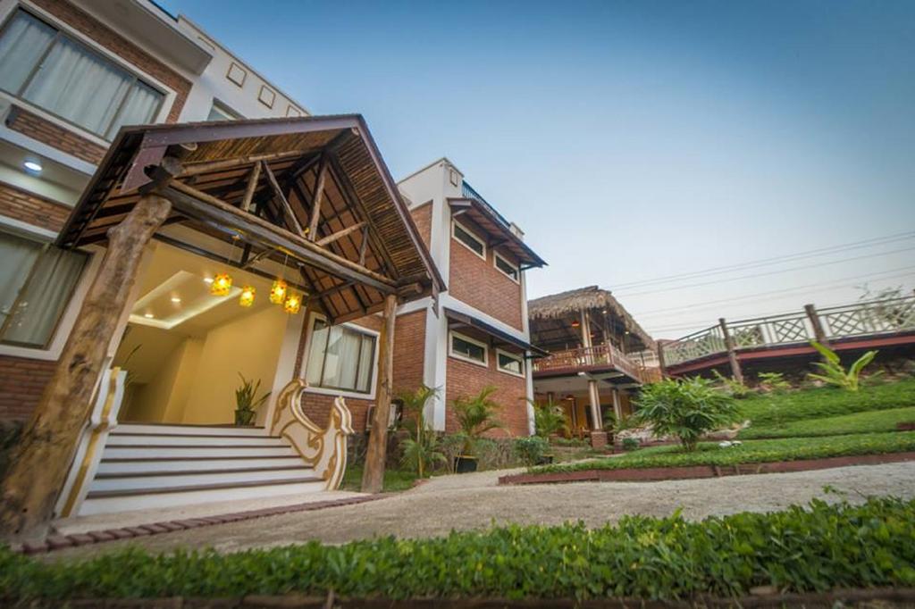 Hotel Queen Jamadevi
