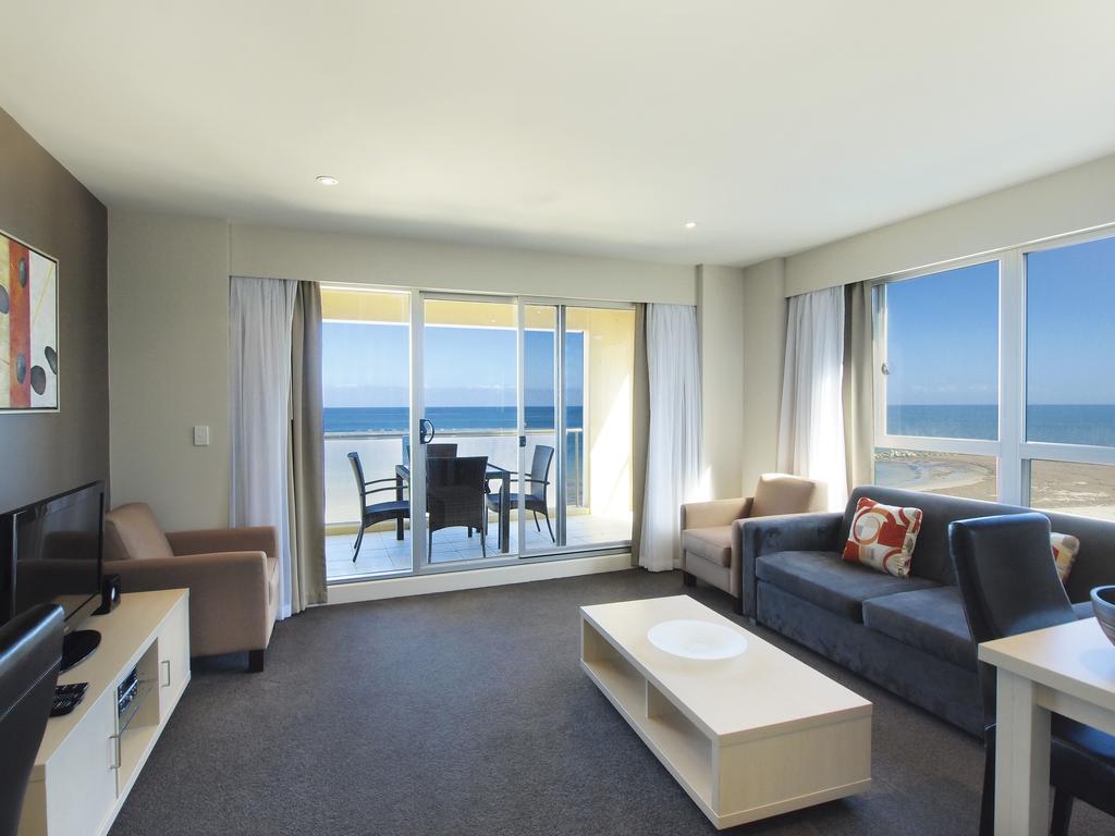 Oaks Glenelg Plaza Pier Suites