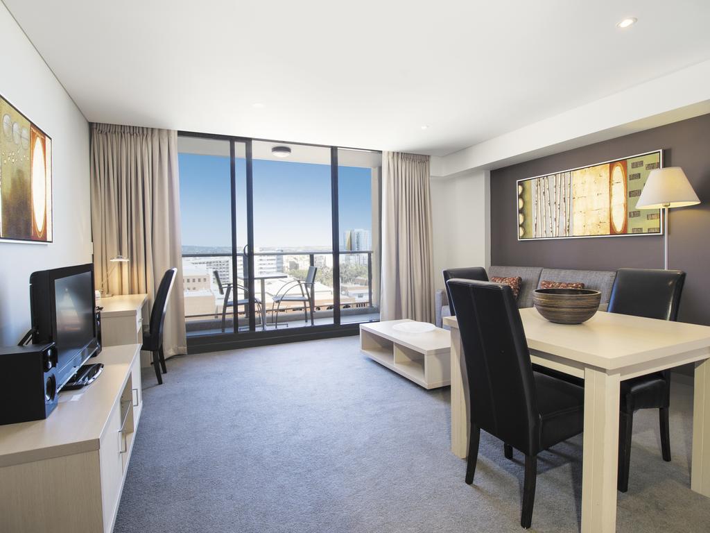 Oaks Adelaide Horizons Suites