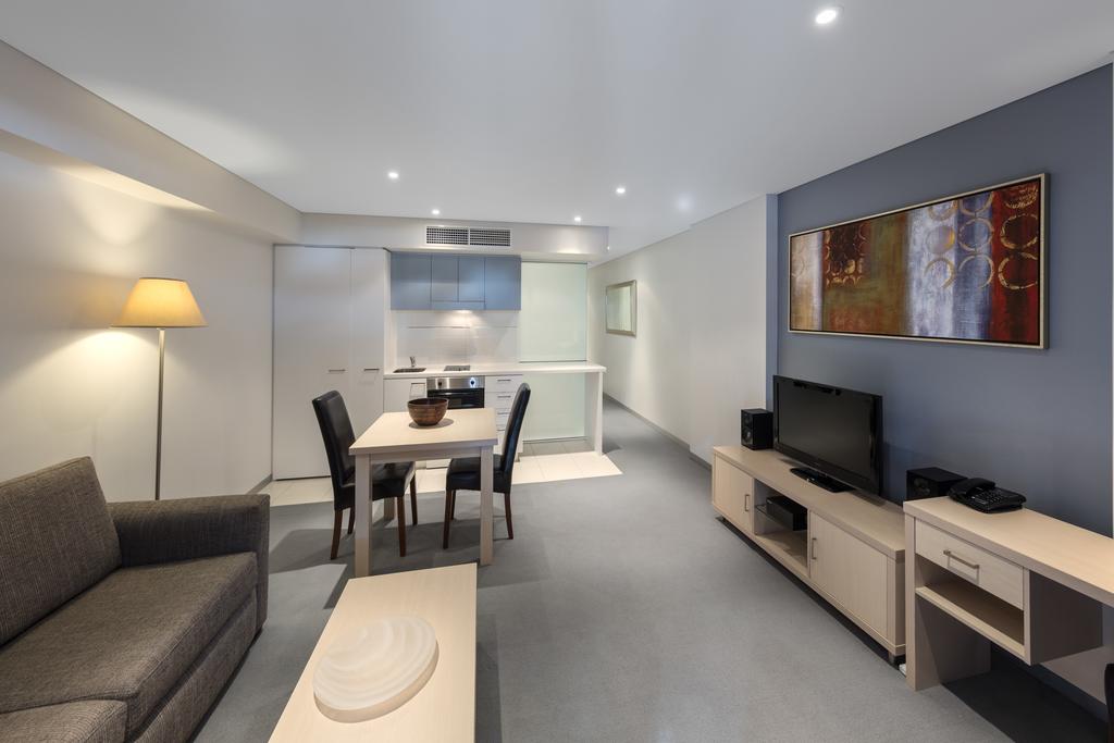 Oaks Adelaide Horizons Suites