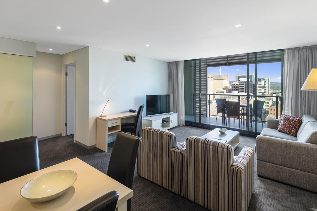 Oaks Adelaide Horizons Suites