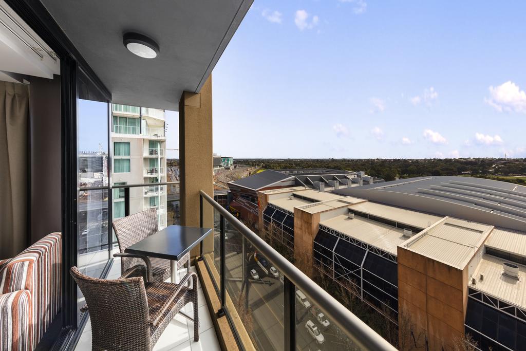 Oaks Adelaide Horizons Suites