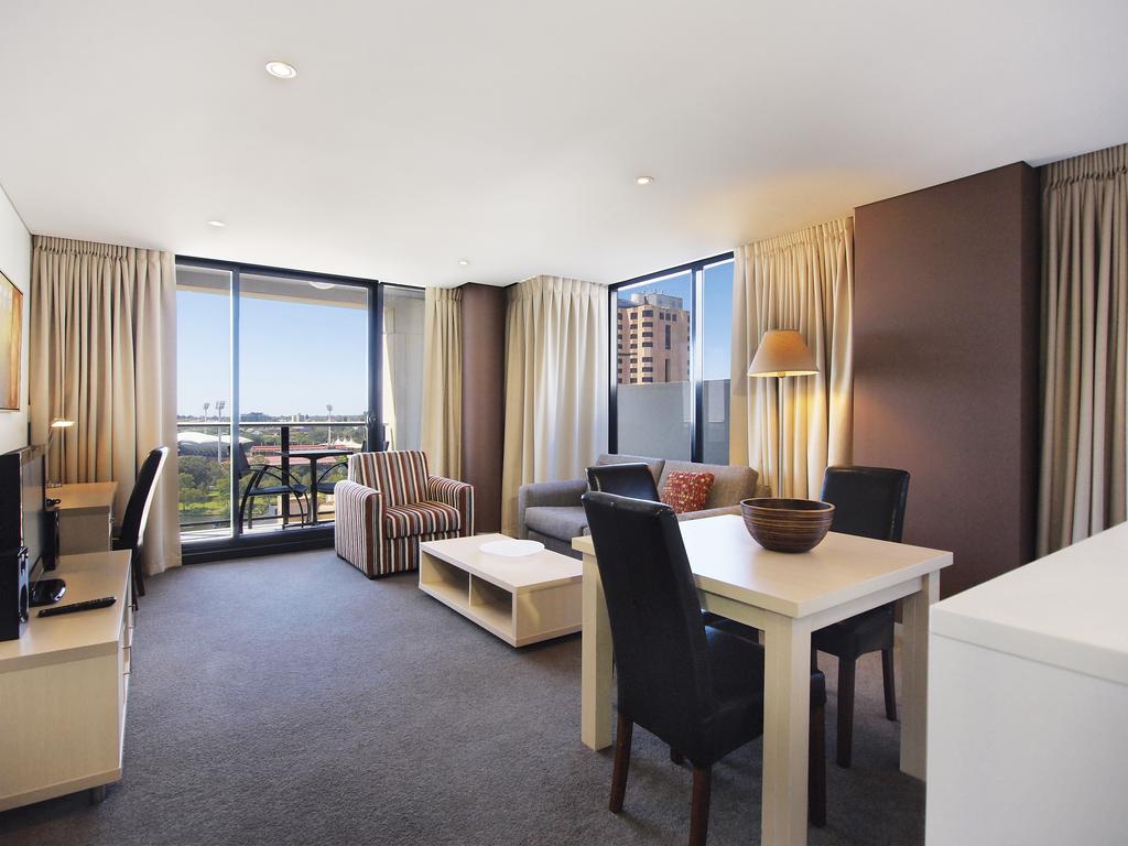 Oaks Adelaide Horizons Suites