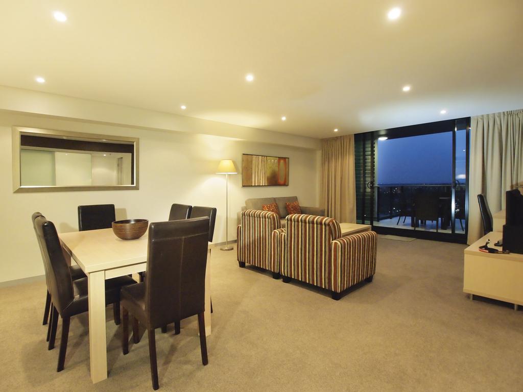 Oaks Adelaide Horizons Suites